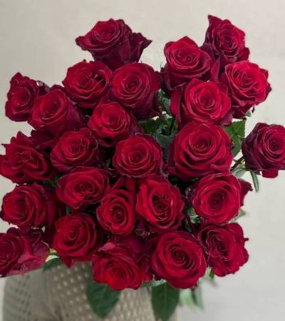 25 шикарных красных роз 